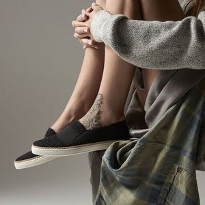 UGG SAMMY SLIP ON SNEAKER 6.5